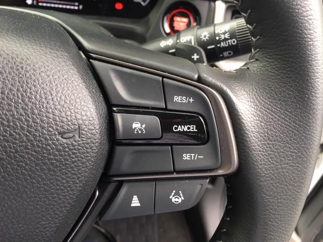 ＷＲ－Ｖ Ｚ　純正ナビ　リアカメラ　ＥＴＣ　ＬＥＤフォグライト　１７インチアルミホイール　ＨｏｎｄａＳＥＮＳＩＮＧＨｏｎｄａＣＯＮＮＥＣＴ　パーセルカバー　リアセンターアームレスト　本革巻ステアリングホイール（13枚目）
