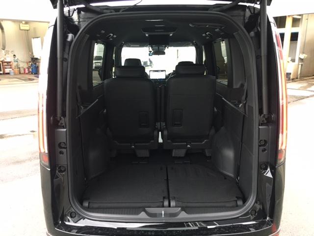ステップワゴン eHEVスパーダプレミアムラインブラックエディション 未登録新車 11.4インチナビ リア席モニター 前後ドラレコ ETC マルチビューカメラシステム 運転席&助手席&2列目シートヒーター 2列目オットマン 17インチアルミホイール パワーテールゲート(17枚目)