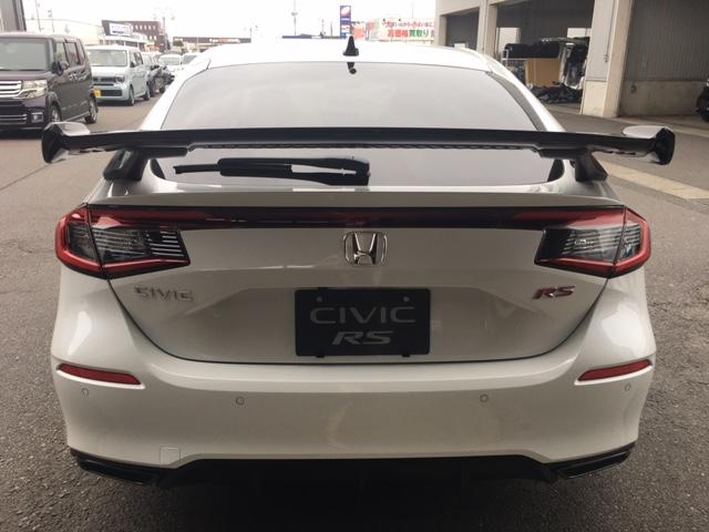 ウイングタイプテールゲートスポイラー