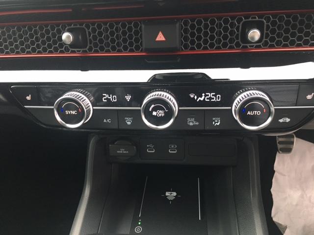 左右独立温度コントロール式フルオートエアコン