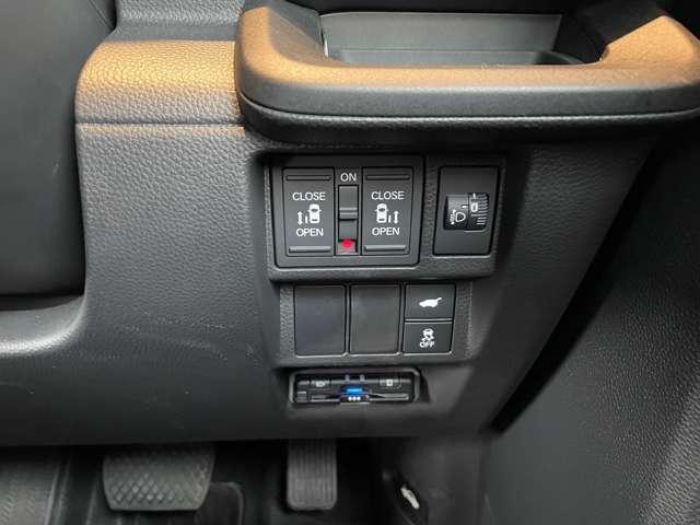 ステップワゴン e:HEVスパーダ 11.4インチナビ 10.1インチリア席モニター ETC リアカメラ 両側パワースライドドア パワーテールゲート トリプルゾーンコントロール・フルオートエアコン 16インチアルミ 2列目オットマン(20枚目)