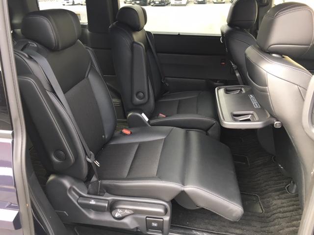 ステップワゴン e:HEVスパーダ 11.4インチナビ 10.1インチリア席モニター ETC リアカメラ 両側パワースライドドア パワーテールゲート トリプルゾーンコントロール・フルオートエアコン 16インチアルミ 2列目オットマン(22枚目)