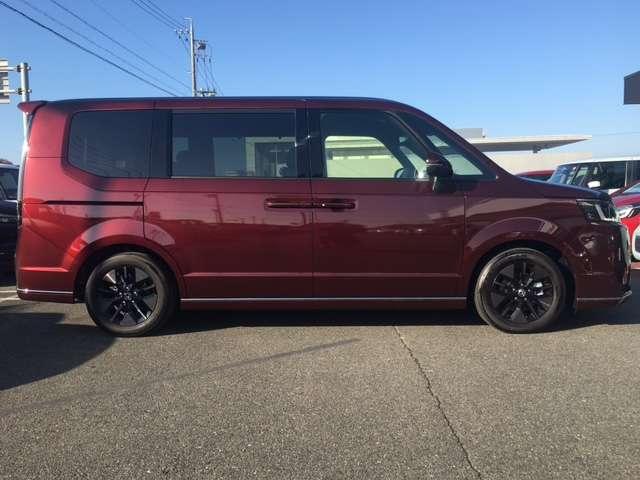 ステップワゴン スパーダ　９インチナビ　リアカメラ　ＥＴＣ　パワーテールゲート　運転席＆助手席シートヒーター　パワーテールゲート　ブラインドスポットインフォメーション　２列目オットマン　１６インチナビ　全列ＵＳＢチャージャー（7枚目）