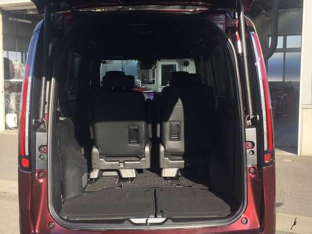 ステップワゴン スパーダ　９インチナビ　リアカメラ　ＥＴＣ　パワーテールゲート　運転席＆助手席シートヒーター　パワーテールゲート　ブラインドスポットインフォメーション　２列目オットマン　１６インチナビ　全列ＵＳＢチャージャー（12枚目）