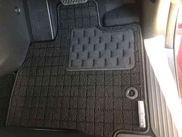 ステップワゴン スパーダ　９インチナビ　リアカメラ　ＥＴＣ　パワーテールゲート　運転席＆助手席シートヒーター　パワーテールゲート　ブラインドスポットインフォメーション　２列目オットマン　１６インチナビ　全列ＵＳＢチャージャー（21枚目）