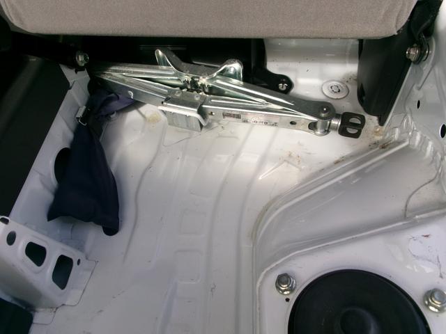 アクティトラック 　エアコン　ラジオ付　ＡＢＳ　荷台ランプ付　ヘッドライト光軸　パワ－ウィンドウ　パワステ　電波式キ－レスエントリ－（アンサ－バック／ウエルカムランプ機能付）ガ－ドパイプ付鳥居　ワンオ－ナ（26枚目）
