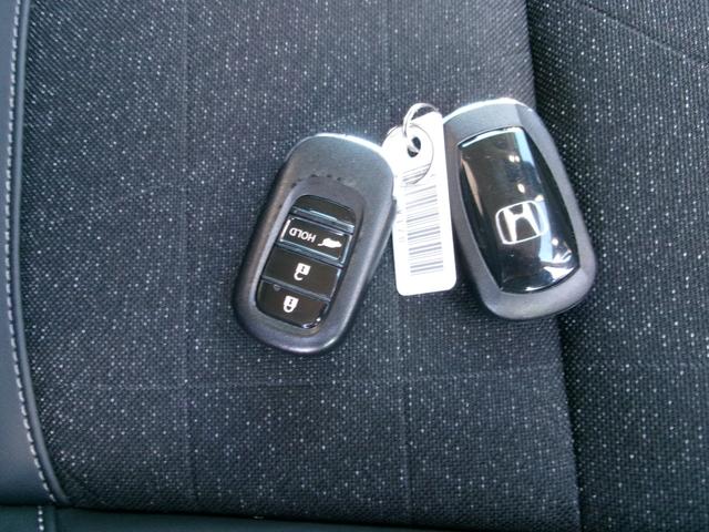 ヴェゼル e:HEV Z ホンダブラインドスポットインフォメーション 後退出庫サポ-ト マルチビューカメラシステム 運転席+助手席シ-トヒ-タ コンビシ-ト 18インチAW ETC2.0 フルセグTV 記録簿ワンオーナ 禁煙車(15枚目)