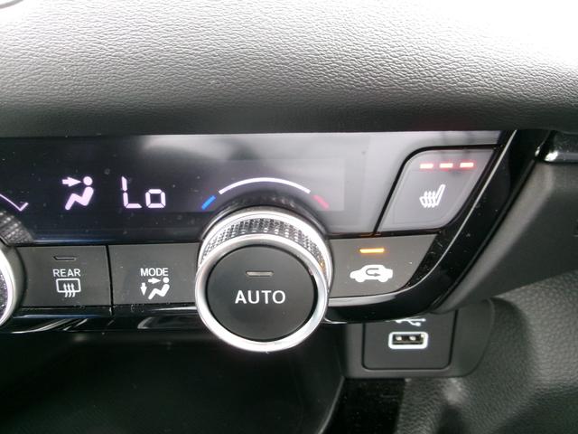 ヴェゼル ｅ：ＨＥＶ　Ｚ　ギャザーズディスプレイ（ＶＸＵ－２４５ＶＺＩ）　Ｂカメラ　フルセグＴＶ　ブル－トゥ－ス　ＤＶＤ再生　ＣＤ　ドラレコ前後　ＥＴＣ　スマ－トキ－　　運転席＋助手席シ－トヒ－タ　ハンドルヒ－タ－記録簿（11枚目）