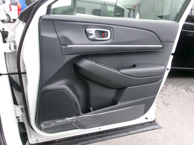 ヴェゼル ｅ：ＨＥＶ　Ｚ　ギャザーズディスプレイ（ＶＸＵ－２４５ＶＺＩ）　Ｂカメラ　フルセグＴＶ　ブル－トゥ－ス　ＤＶＤ再生　ＣＤ　ドラレコ前後　ＥＴＣ　スマ－トキ－　　運転席＋助手席シ－トヒ－タ　ハンドルヒ－タ－記録簿（16枚目）