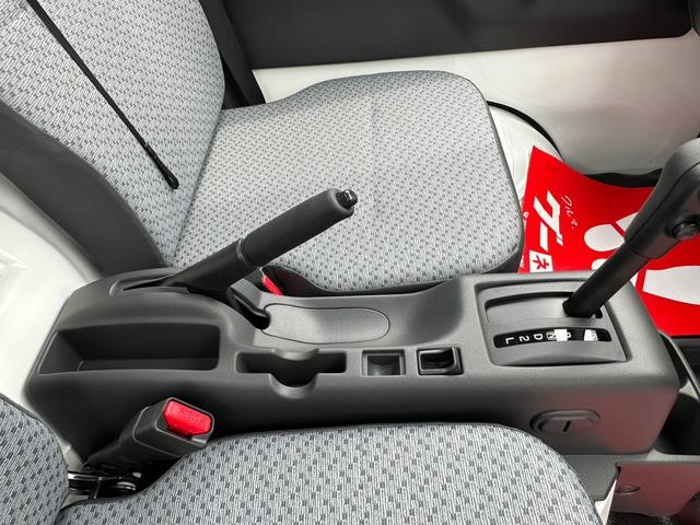 キャリイトラック KCエアコン・パワステ 届出済未使用車・4WD・AT・パワーウィンドウ・キーレス・エアバック・ラジオデッキ付・リアパーキングセンサー・オートライト(28枚目)