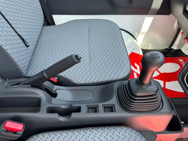 キャリイトラック KCエアコン・パワステ 届出済未使用車・4WD・5MT・パワーウィンドウ・キーレス・エアバック・ラジオデッキ付・リアパーキングセンサー・オートライト(28枚目)