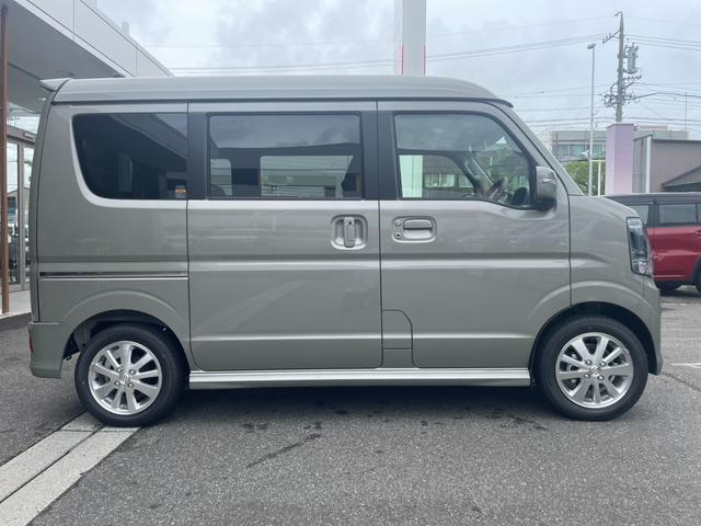 エブリイワゴン ＰＺターボスペシャル　届出済未使用車・４ＷＤ・ＣＶＴ・ハイルーフ・ターボ・両側電動スライドドア・オートステップ・シートヒーター・ルーフコンソール・オートエアコン・プッシュスタート・アルミホイール（13枚目）