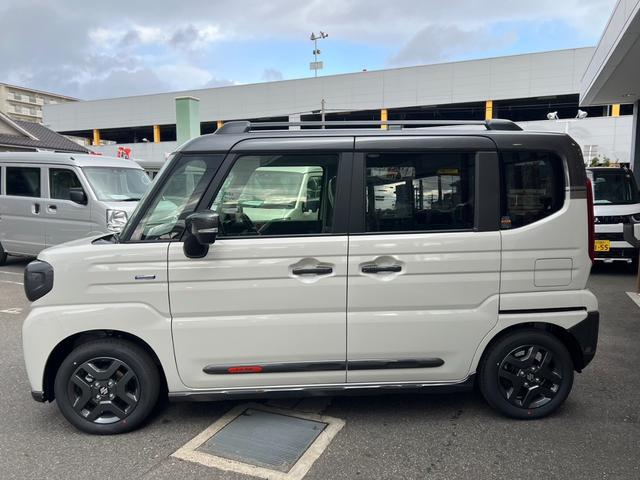 スペーシアギア ハイブリッドＸＺ　届出済未使用車・２ＷＤ・ＣＶＴ・ツートン・両側電動スライドドア・ＵＳＢ電源・アルミホイール・パーソナルテーブル・ＬＥＤヘッドライト・電動パーキング・ブレーキホールド・シートヒーター・オットマン（12枚目）