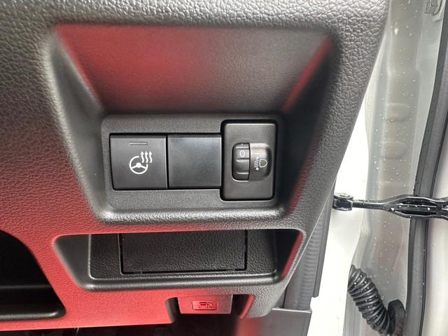 スペーシアカスタム ハイブリッドXSターボ 届出済未使用車・2WD・CVT・LEDヘッドライト・電動パーキングブレーキ・シートヒーター・両側電動スライド・ステアリングヒーター・マルチユースフラップ・15インチアルミ・USBソケット・本革ハンドル(29枚目)