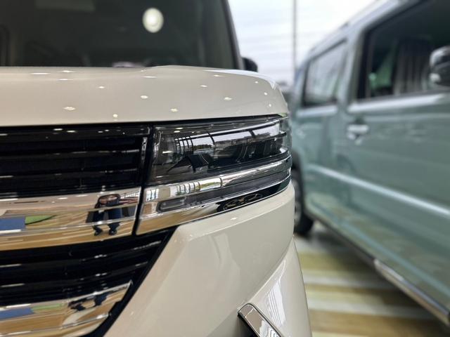 スペーシアカスタム ハイブリッドXSターボ 届出済未使用車・2WD・CVT・LEDヘッドライト・電動パーキングブレーキ・シートヒーター・両側電動スライド・ステアリングヒーター・マルチユースフラップ・15インチアルミ・USBソケット・本革ハンドル(13枚目)