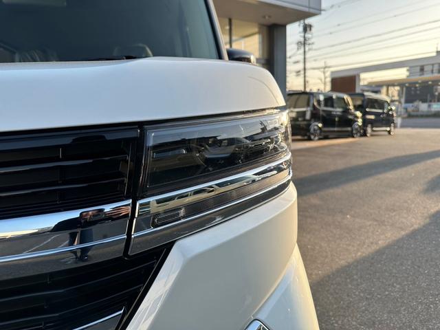 スペーシアカスタム ハイブリッドＸＳ　届出済未使用車・２ＷＤ・ＣＶＴ・ＬＥＤヘッドライト・電動パーキングブレーキ・シートヒーター・両側電動スライド・ステアリングヒーター・マルチユースフラップ・１５インチアルミ・ＵＳＢソケット・本革ハンドル（18枚目）