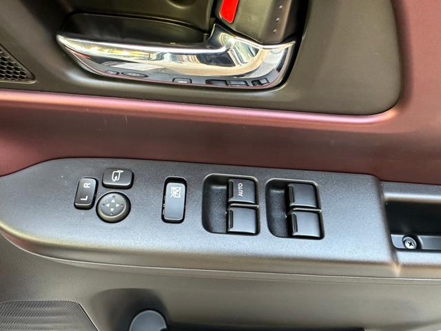 スペーシアカスタム ハイブリッドＸＳ　届出済未使用車・２ＷＤ・ＣＶＴ・ＬＥＤヘッドライト・電動パーキングブレーキ・シートヒーター・両側電動スライド・ステアリングヒーター・マルチユースフラップ・１５インチアルミ・ＵＳＢソケット・本革ハンドル（30枚目）