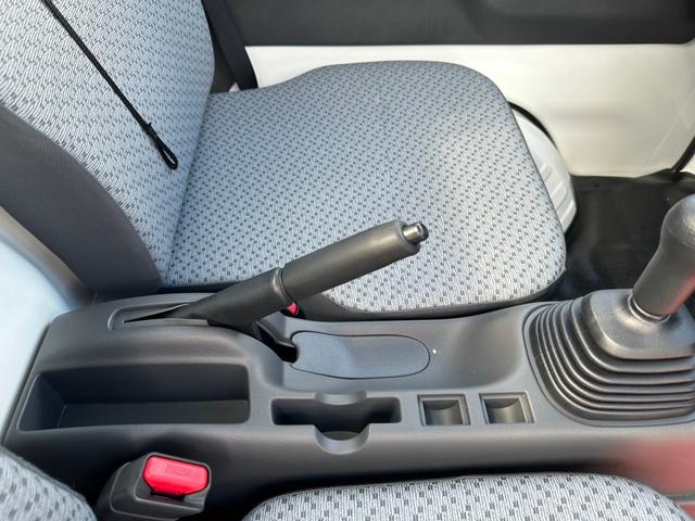 ＮＴ１００クリッパートラック ＤＸ　・届出済未使用車・４ＷＤ・５ＭＴ・キーレス・パワーウィンドウ・エアコン・パワステ・エアバック・キャリートラックＯＥＭ（28枚目）