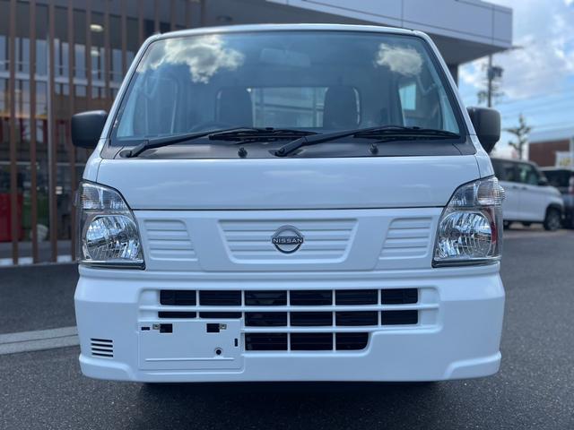 ＮＴ１００クリッパートラック ＤＸ農繁仕様　・届出済未使用車・４ＷＤ・５ＭＴ・キーレス・パワーウィンドウ・エアコン・パワステ・ラジオデッキ・デフロック・ワーキングランプ・ゲートプロテクター・リアゲートチェーン・トリイプロテクター（10枚目）