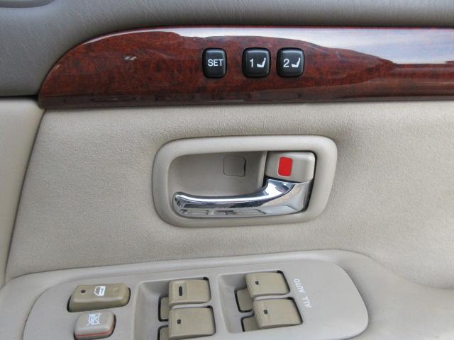 プログレ ＮＣ２５０　プライムセレクション　１オーナー　禁煙車　ＨＩＤヘッド　ナビ　ＥＴＣ　パワーシート（17枚目）