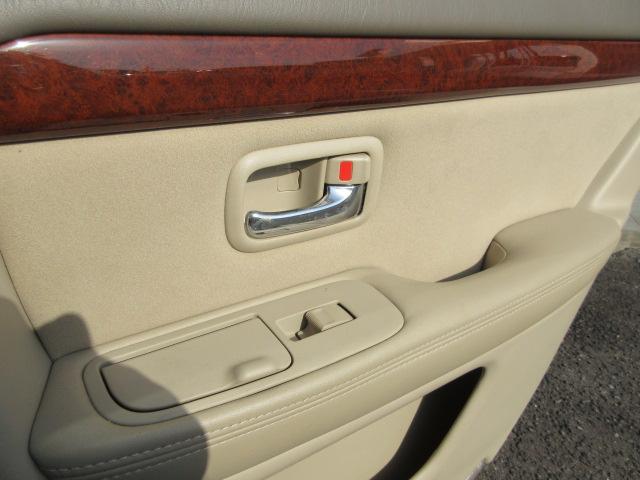 プログレ ＮＣ２５０　プライムセレクション　１オーナー　禁煙車　ＨＩＤヘッド　ナビ　ＥＴＣ　パワーシート（31枚目）