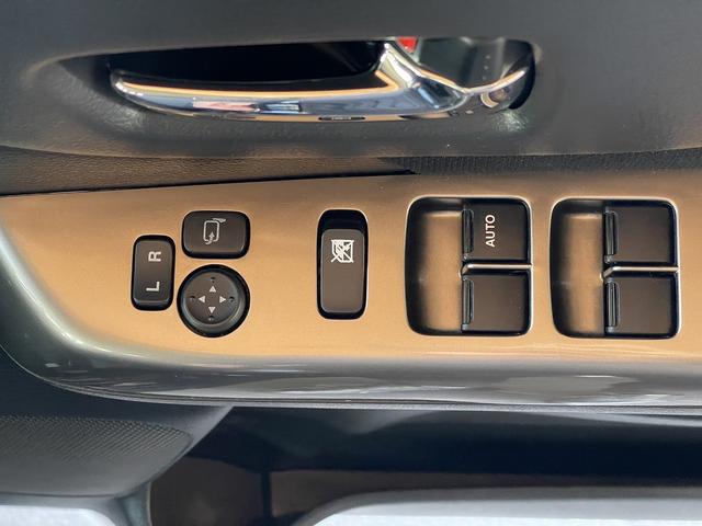 スペーシアカスタムＺ ベースグレード　ＨＩＤヘッドライト　シートヒーター　アイドリングストップ　衝突軽減ブレーキ　ドラレコ　ＣＤ　ＤＶＤ　ＴＶ　ナビ　Ｂｌｕｅｔｏｏｔｈ　ＵＳＢ　全方位カメラ　ステアリングリモコン　左側電動両側スライドドア（9枚目）