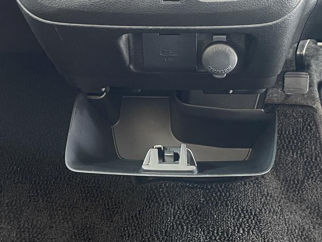 スペーシアカスタムＺ ベースグレード　ＨＩＤヘッドライト　シートヒーター　アイドリングストップ　衝突軽減ブレーキ　ドラレコ　ＣＤ　ＤＶＤ　ＴＶ　ナビ　Ｂｌｕｅｔｏｏｔｈ　ＵＳＢ　全方位カメラ　ステアリングリモコン　左側電動両側スライドドア（15枚目）