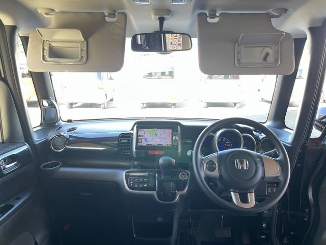 Ｎ－ＢＯＸカスタム Ｇ　ＳＳパッケージ　ＨＩＤヘッドライト　アイドリングストップ　衝突軽減ブレーキ　ＣＤ　ＤＶＤ　フルセグＴＶ　メモリーナビ　Ｂｌｕｅｔｏｏｔｈ　バックカメラ　両側電動スライドドア　禁煙（18枚目）