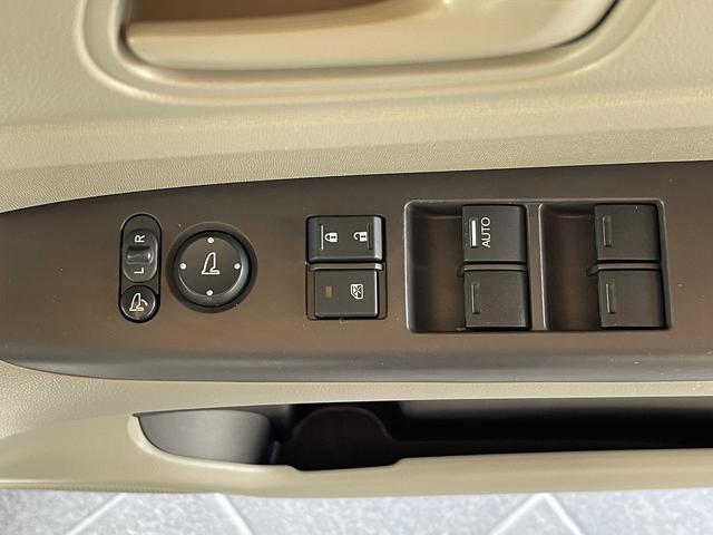 Ｎ－ＢＯＸ Ｇ・Ｌパッケージ　ＥＴＣ　アイドリングストップ　衝突軽減ブレーキ　スマートキー　ＣＤ　メモリーナビ　Ｂｌｕｅｔｏｏｔｈ　バックカメラ　ステアリングリモコン　左側電動両側スライドドア　禁煙（9枚目）