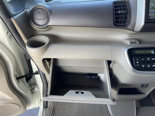 Ｎ－ＢＯＸ Ｇ・Ｌパッケージ　ＥＴＣ　アイドリングストップ　衝突軽減ブレーキ　スマートキー　ＣＤ　メモリーナビ　Ｂｌｕｅｔｏｏｔｈ　バックカメラ　ステアリングリモコン　左側電動両側スライドドア　禁煙（24枚目）