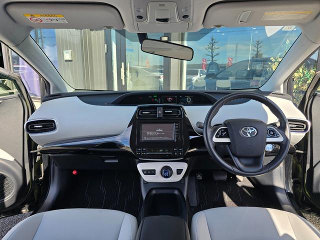 プリウス Ｓツーリングセレクション　禁煙車／第三者機関保証１年付き／モデリスタタイプエアロ／ホワイトレザーシート／地デジＴＶ／Ｂｌｕｅｔｏｏｔｈミュージック／バックカメラ／シートヒーター／ＥＴＣ／ＬＥＤヘッドランプ（4枚目）