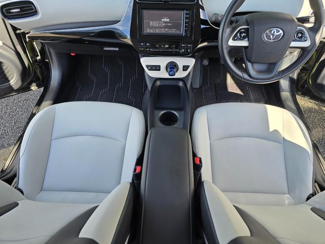プリウス Ｓツーリングセレクション　禁煙車／第三者機関保証１年付き／モデリスタタイプエアロ／ホワイトレザーシート／地デジＴＶ／Ｂｌｕｅｔｏｏｔｈミュージック／バックカメラ／シートヒーター／ＥＴＣ／ＬＥＤヘッドランプ（8枚目）