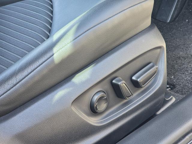 カムリ WS 禁煙/全国対応第三者機関保証1年付き/TRDフルエアロ/TRDアルミ/LEDヘッドライト/ブラックハーフレザーシート/メーカーOPナビ/フルセグ/Bluetooth/前後コーナーセンサー(60枚目)