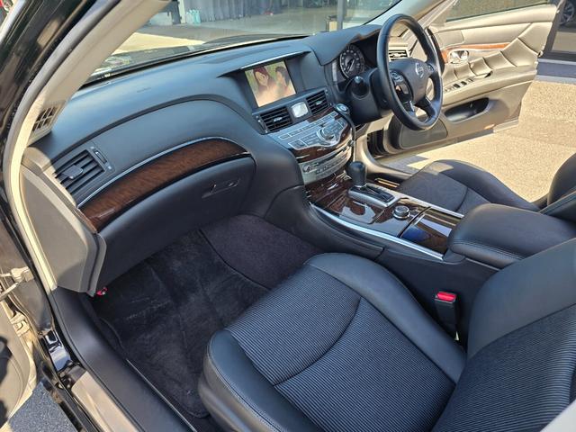 フーガ ２５０ＧＴ　Ａパッケージ　禁煙車／ブラックハーフレザーシート／パワーシート／地デジフルセグＴＶ／Ｂｌｕｅｔｏｏｔｈミュージック／バックカメラ／ＥＴＣ／スマートキー／プッシュスタート／クルコン（39枚目）