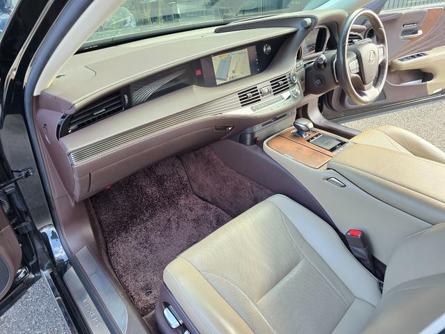 LS LS500 Iパッケージ 全国対応第三者機関保証1年付き/車検整備付き/LEDヘッドランプ/オプション20インチAW/本革シート/シートヒーター/ベンチレーション/全方位カメラ/フルセグTV/Bluetooth/ETC(5枚目)