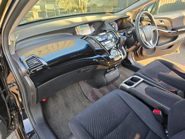 オデッセイ Mエアロパッケージ 禁煙車/車検整備付き/全方位モニター/地デジフルセグTV/スマートキー/18インチアルミホイール/HIDヘッドライト/ETC/横滑り防止装置/後席エアコン(5枚目)