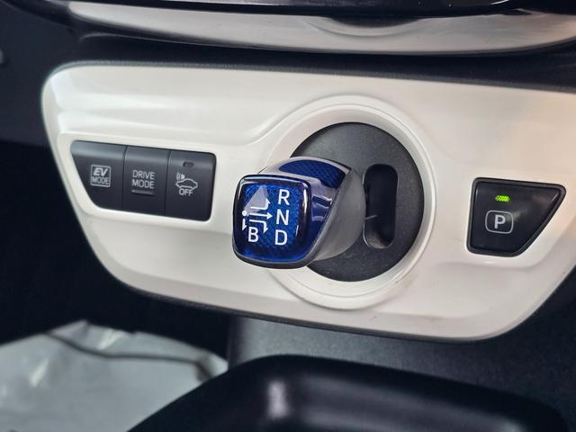 プリウス Ｓ　禁煙車／全国対応１年保証付き／フルエアロ／社外１７インチＡＷ／ヘッドアップディスプレイ／ＳＤナビ／地デジＴＶ／Ｂｌｕｅｔｏｏｔｈ／バックカメラ／衝突被害軽減ブレーキ／コーナーセンサー（59枚目）