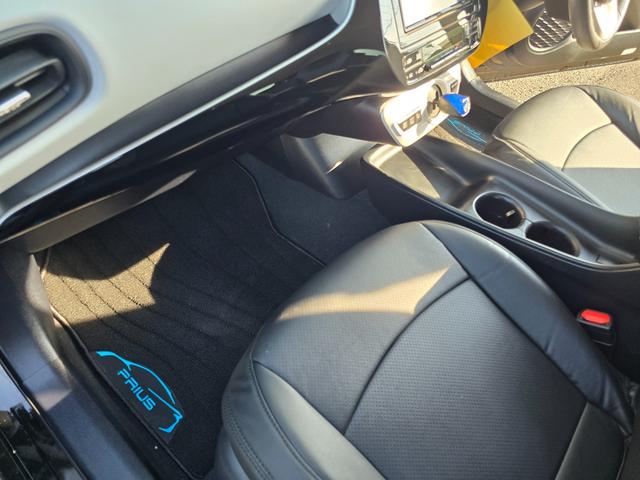 プリウス Ｓ　禁煙車／全国対応１年保証付き／フルエアロ／社外１７インチＡＷ／ヘッドアップディスプレイ／ＳＤナビ／地デジＴＶ／Ｂｌｕｅｔｏｏｔｈ／バックカメラ／衝突被害軽減ブレーキ／コーナーセンサー（67枚目）