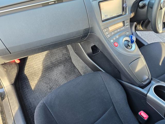 プリウス Ｓ　後期モデル／禁煙車／全国対応第三者機関保証１年付き／フロントフォグランプ／スマートキー／ＳＤナビ／地デジＴＶ／Ｂｌｕｅｔｏｏｔｈミュージック／バックカメラ／ＥＴＣ（56枚目）