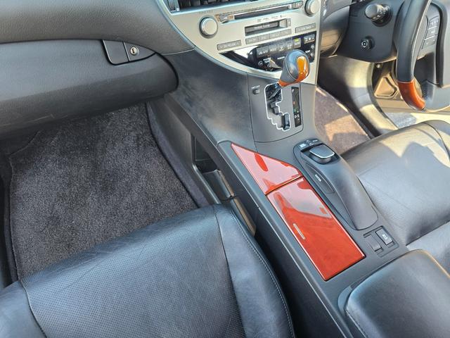 RX RX350 バージョンL 全国対応1年保証付き/スピンドルグリル/22インチアルミ/社外テールランプ/黒本革シート/シートヒーター&クーラー/フルセグTV/Bluetooth/バックカメラ/クリアランスソナー/電動トランク(70枚目)