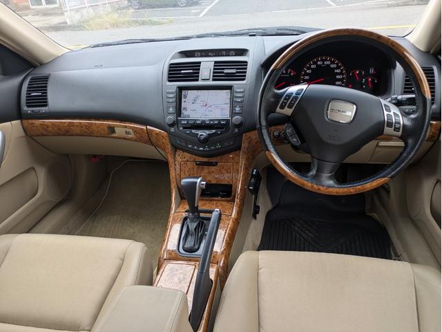 ヌエラ ２４ＬＸ　車検整備付　純正ナビ　フルセグＴＶ　バックカメラ　カードキー　クルーズコントロール　純正アルミホイール　ベージュハーフレザーシート　パワーシート　オートライト　オートエアコン　ＥＴＣ（10枚目）