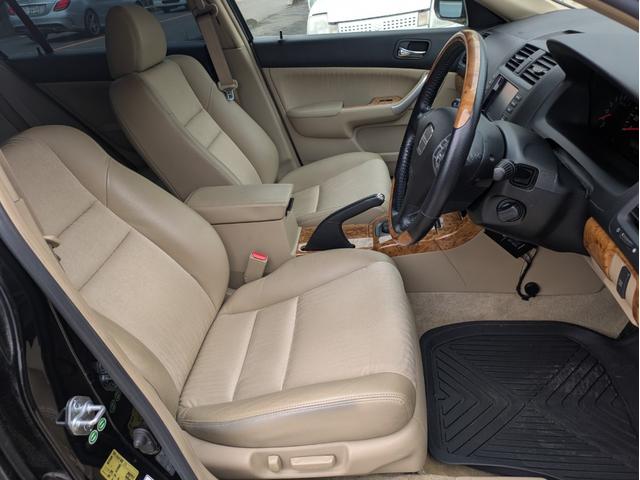 ヌエラ ２４ＬＸ　車検整備付　純正ナビ　フルセグＴＶ　バックカメラ　カードキー　クルーズコントロール　純正アルミホイール　ベージュハーフレザーシート　パワーシート　オートライト　オートエアコン　ＥＴＣ（11枚目）