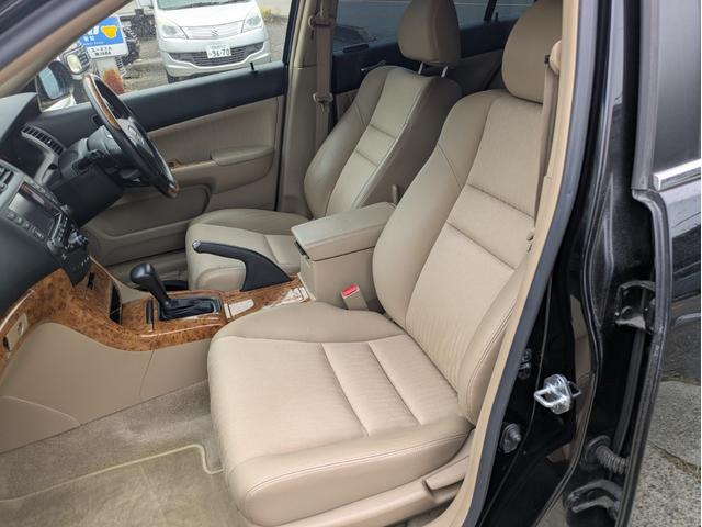ヌエラ ２４ＬＸ　車検整備付　純正ナビ　フルセグＴＶ　バックカメラ　カードキー　クルーズコントロール　純正アルミホイール　ベージュハーフレザーシート　パワーシート　オートライト　オートエアコン　ＥＴＣ（12枚目）