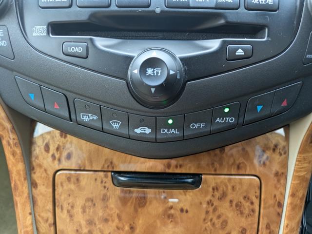ヌエラ ２４ＬＸ　車検整備付　純正ナビ　フルセグＴＶ　バックカメラ　カードキー　クルーズコントロール　純正アルミホイール　ベージュハーフレザーシート　パワーシート　オートライト　オートエアコン　ＥＴＣ（20枚目）