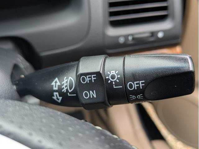 ヌエラ ２４ＬＸ　車検整備付　純正ナビ　フルセグＴＶ　バックカメラ　カードキー　クルーズコントロール　純正アルミホイール　ベージュハーフレザーシート　パワーシート　オートライト　オートエアコン　ＥＴＣ（22枚目）
