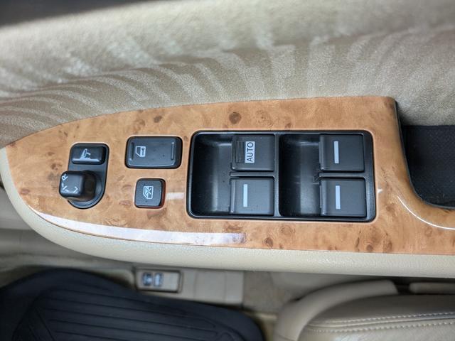 ヌエラ ２４ＬＸ　車検整備付　純正ナビ　フルセグＴＶ　バックカメラ　カードキー　クルーズコントロール　純正アルミホイール　ベージュハーフレザーシート　パワーシート　オートライト　オートエアコン　ＥＴＣ（23枚目）