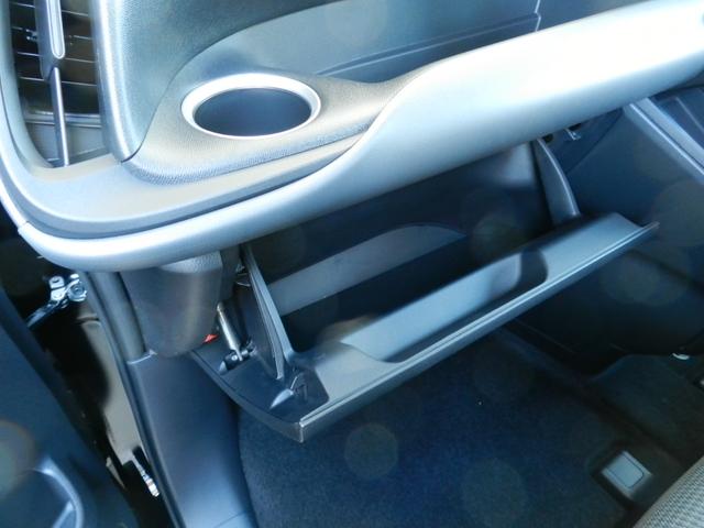 ノア ハイブリッドX tell一本でローン仮審査/低利息チャンス/8人乗り/両側パワースライドドア挟み込み防止機能付/前後方パーキングサポートブレーキ/UVカットガラス/車輌接近通報装置/登録済未使用車/Tコネクト申込(39枚目)