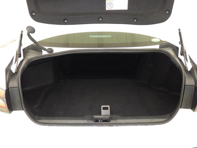 クラウンハイブリッド ＲＳ　リミテッド　衝突被害軽減システム　メモリーナビ　フルセグ　バックカメラ　ＥＴＣ　ＣＤ　ミュージックプレイヤー接続可　ＤＶＤ再生　電動シート　オートクルーズコントロール　ＬＥＤヘッドランプ　スマートキー　キーレス（27枚目）