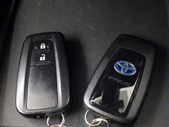 プリウス Ｓ　衝突被害軽減システム　メモリーナビ　ワンセグ　バックカメラ　ＥＴＣ　ＣＤ　ミュージックプレイヤー接続可　オートクルーズコントロール　ＬＥＤヘッドランプ　スマートキー　キーレス　ハイブリッド（23枚目）
