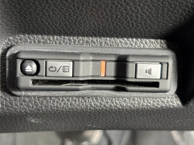 ヴェゼル e:HEV X メモリーナビ LED フロントフォグランプ(8枚目)